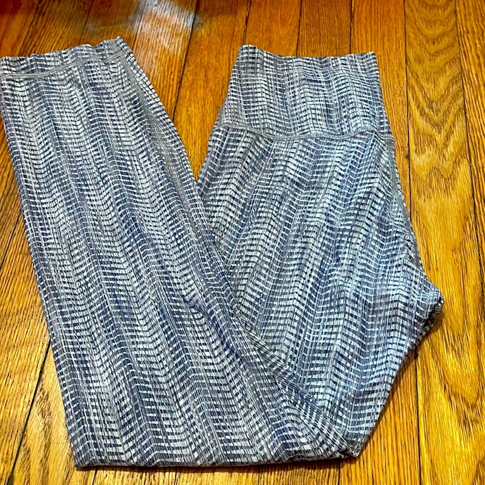 Lululemon wunder under - size 6